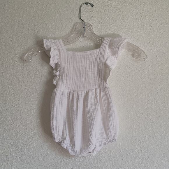 GAUZE One Piece Romper Ruffles Sleeveless Adjustable Straps Size 6M White - NEW - Picture 1 of 8